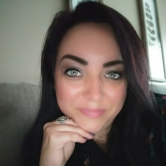 Meet your Posher, Elisha - Picture 4 of 4